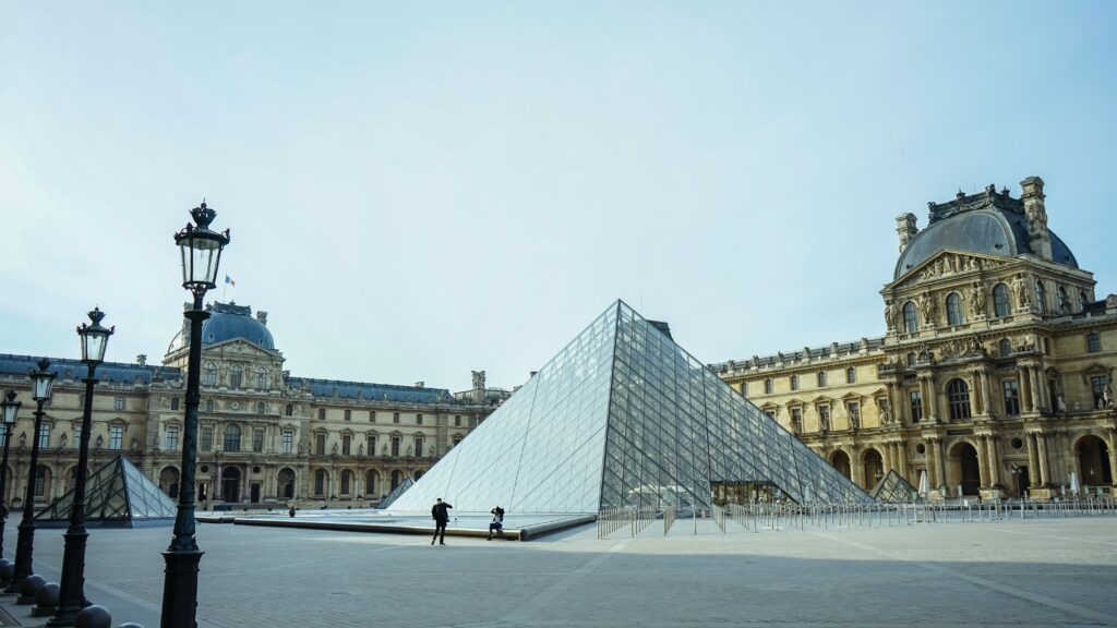 exterior del Louvre