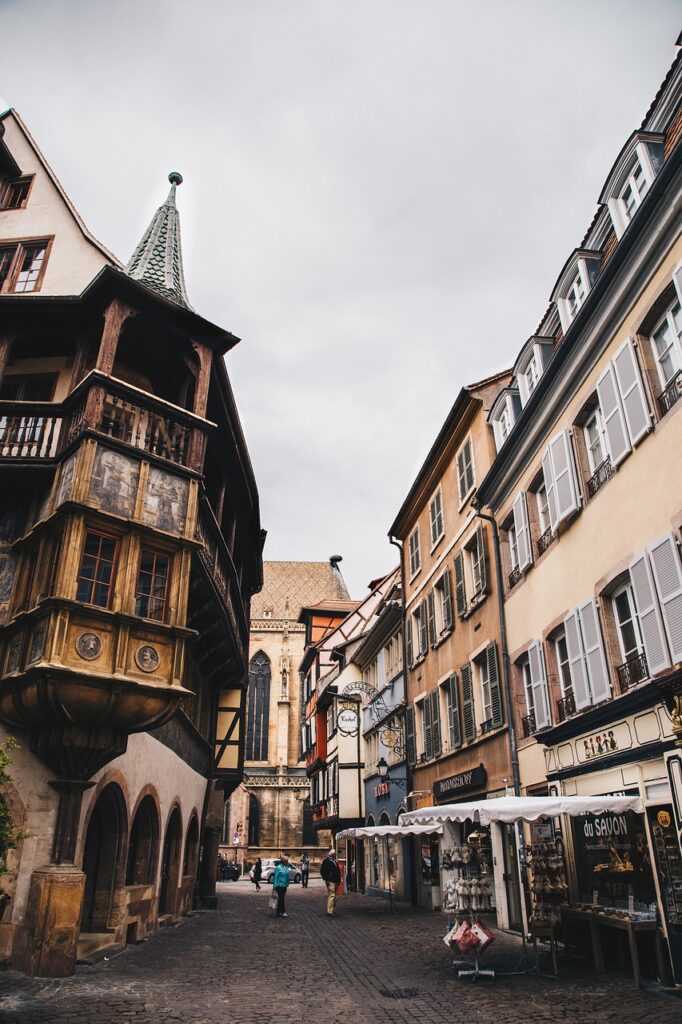 Vista del encanto de las calles de Colmar.