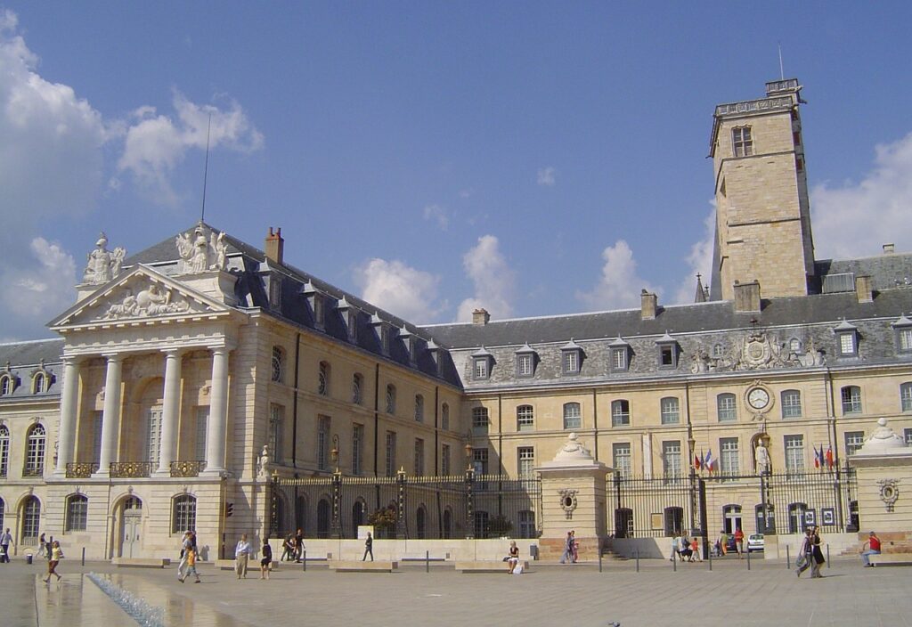  Palais des Ducs et des États de Bourgogne