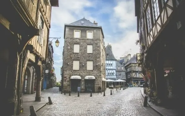 Dinan Center Towm 