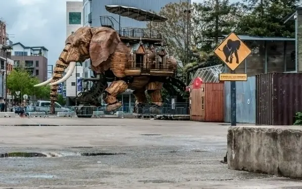 Atracción artistica del Grand Éléphant  de Nantes.