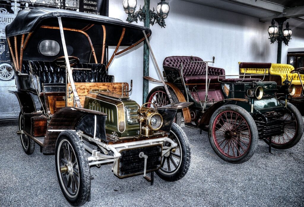  Cité de l’Automobile. 
Automóviles de principios del s. XX expuestos con gran gusto