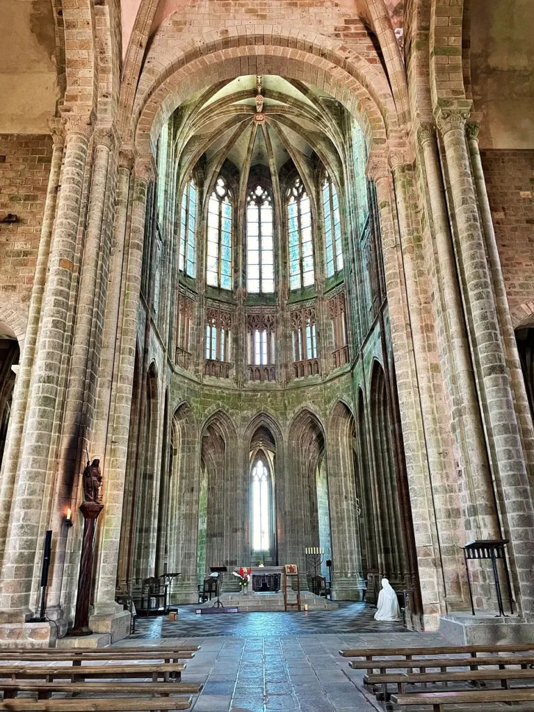 techos altos en el interior de la Abadia