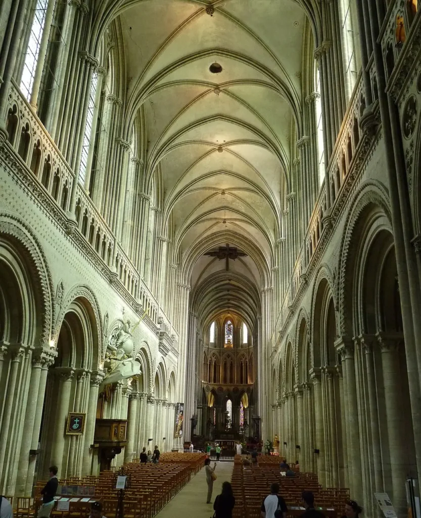 nave central Catedral de BAyeux