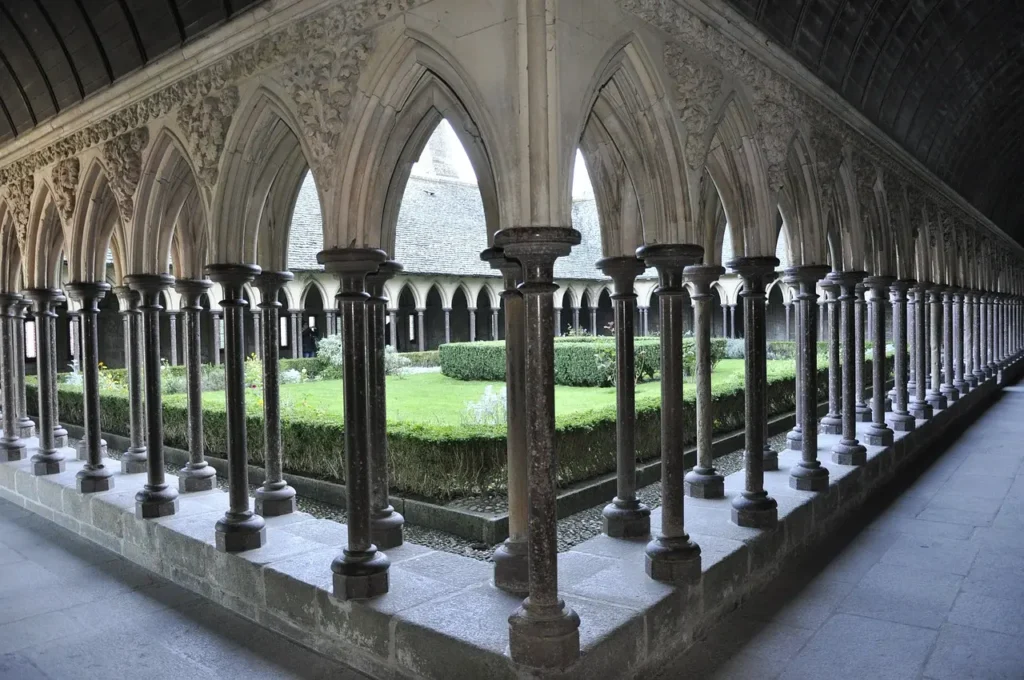 Patio, claustro Abbey Saint Michel